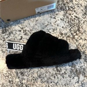 New in Box UGG fluff yeah slides